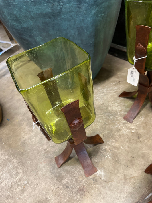 F6 AA IRON & GLASS VASE MED