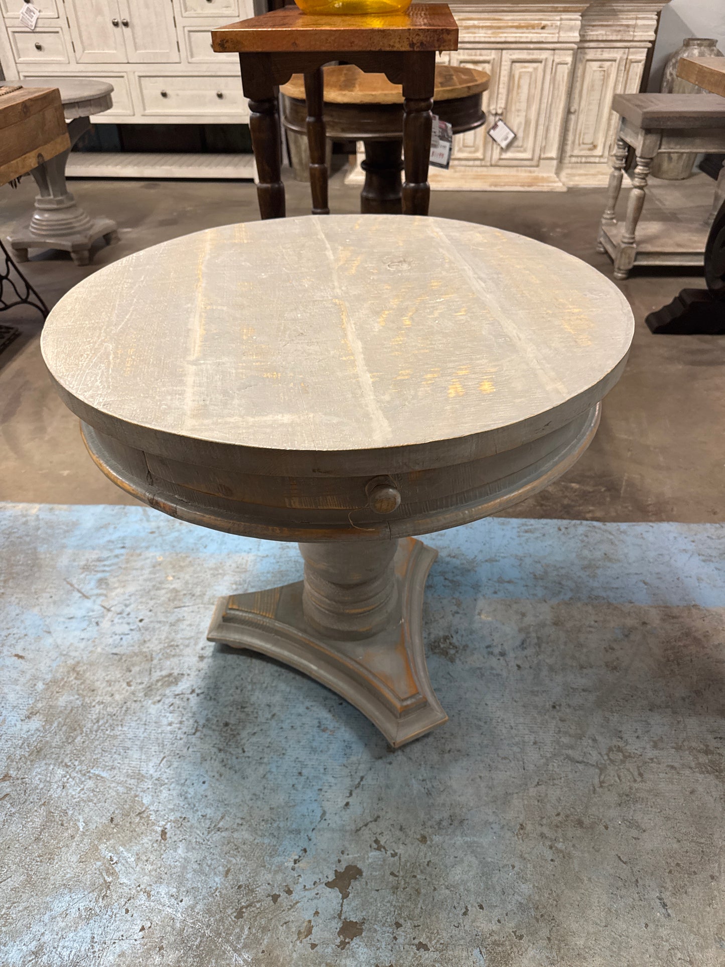 F4 End table round