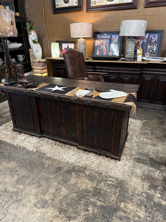 F4 Desk with 6 Drawers