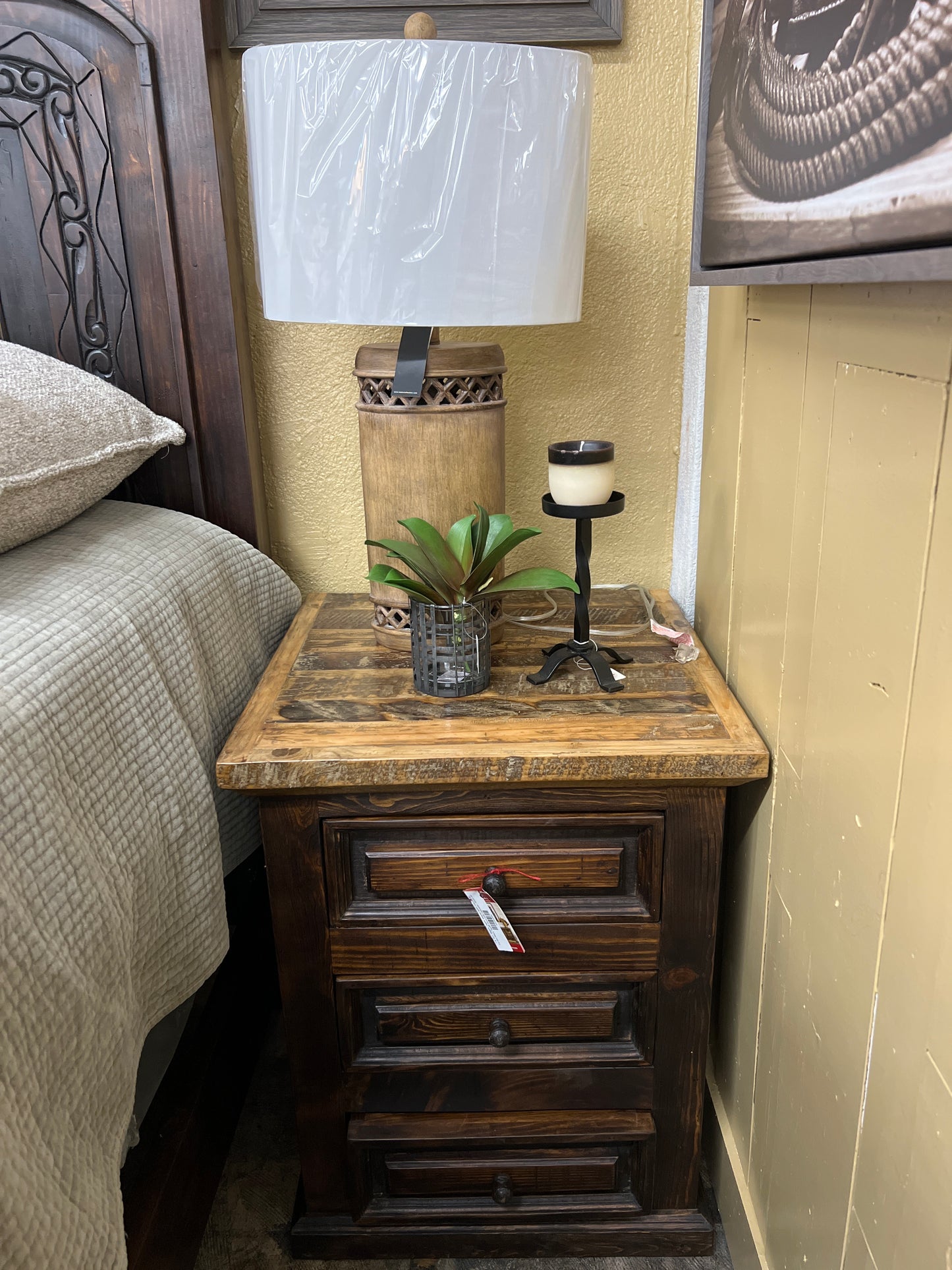F4 SM NIGHT STAND Old Wood cascade24*24