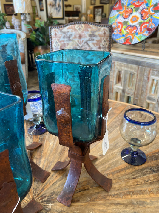 F6 AA IRON & GLASS VASE MED