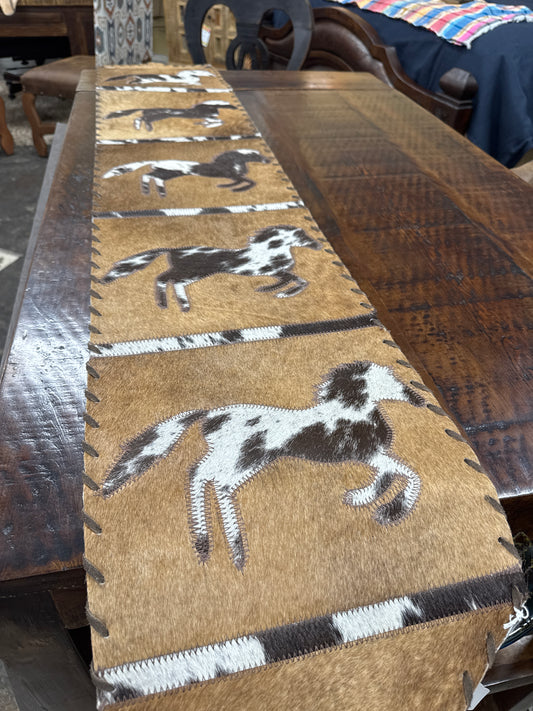 Table Runner Model 1 - Running Horse, Laced Border, Size 1'X6'