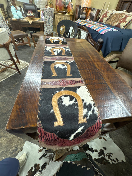 Table Runner Model 2 - Horse Shoe with Details Croc Tan, Laced Border, Size 1'X6'  00050018