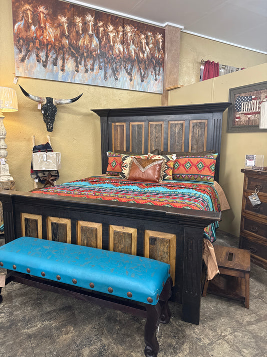 F3 HACIENDA KS BED ANTIQUE BLACK/NATURAL PANELS