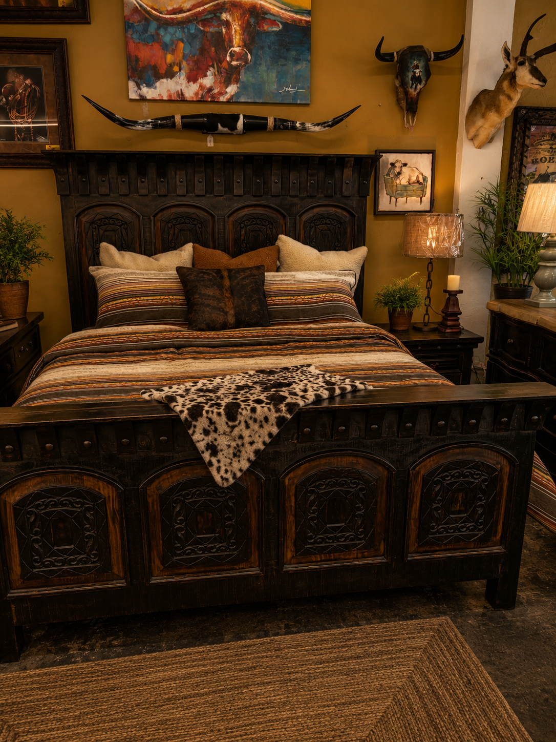 F4 FELICIA CARVED KS BED OLDWOOD & BLACK