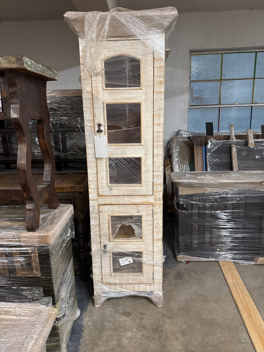 F4 cabinet with two doors/glass