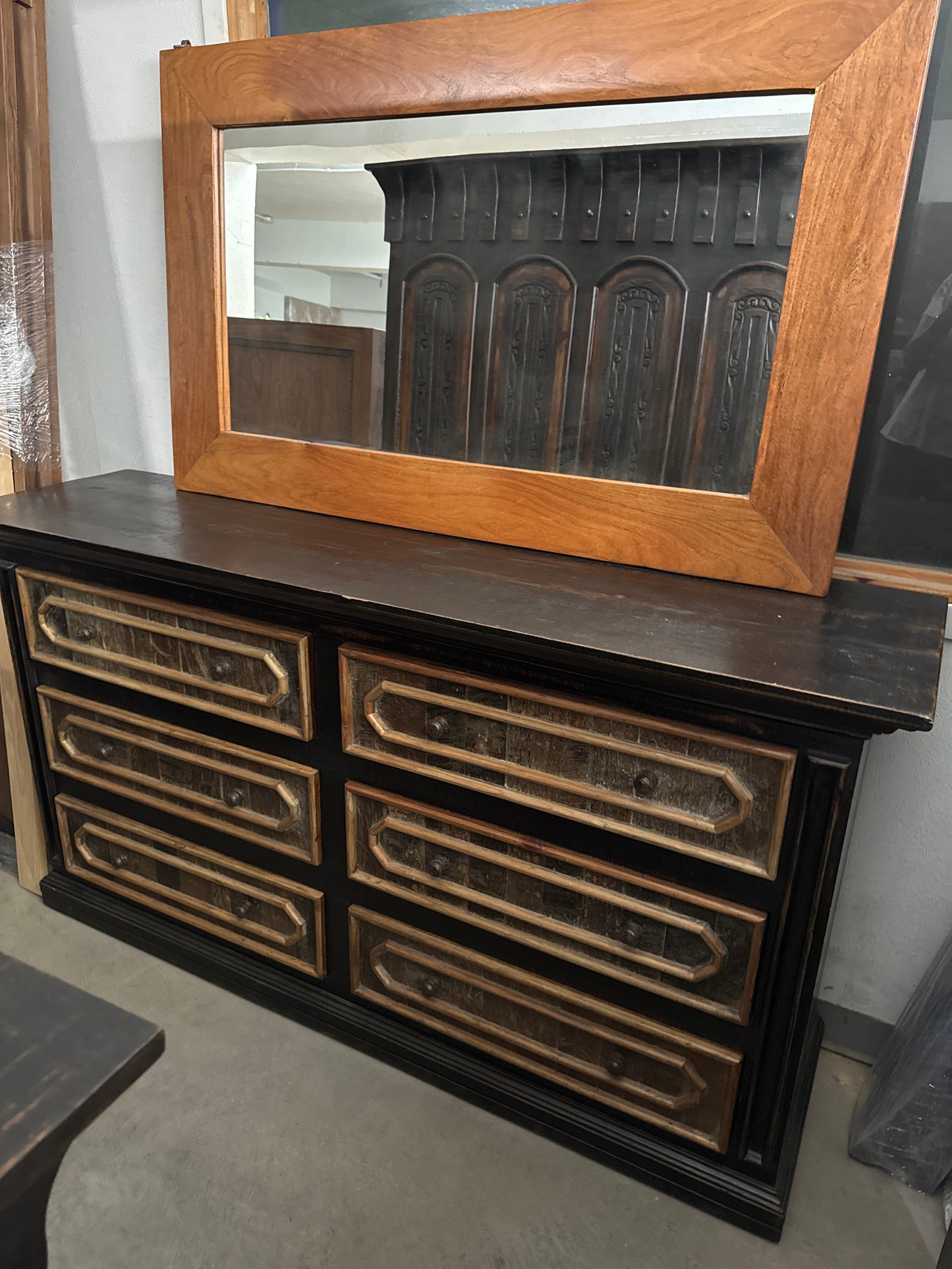 F4 Dresser 6 Dwr