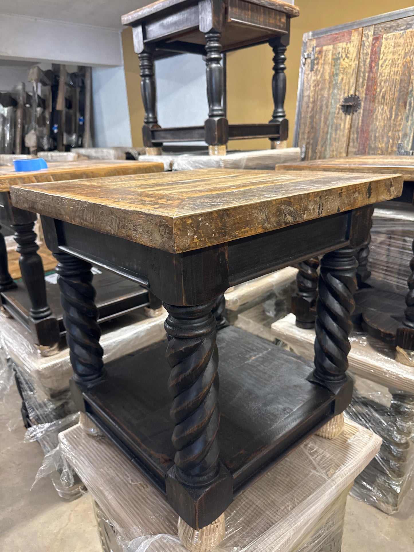 F4 Square Black tornillo End table