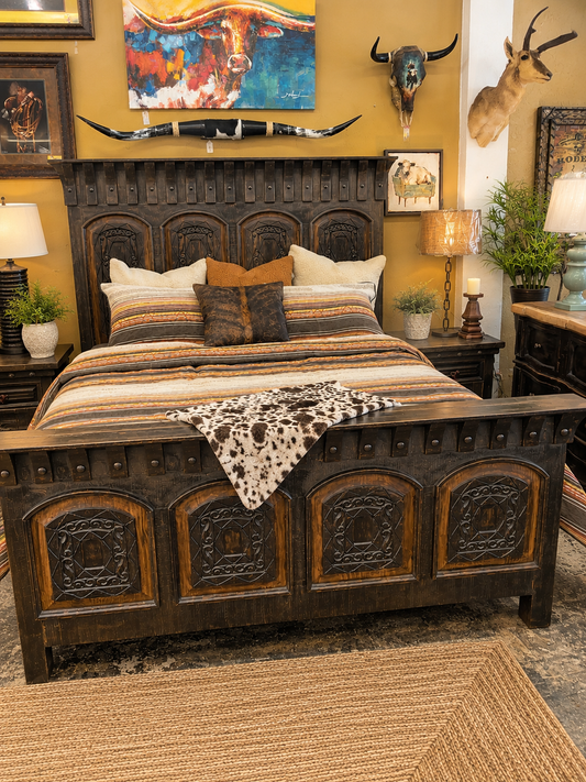 F4 FELICIA CARVED KS BED OLDWOOD & BLACK