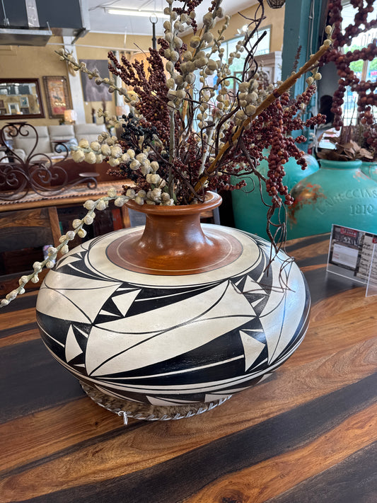 F6 San Esteban Pottery