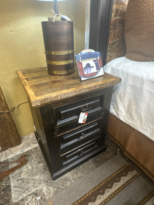F4 SM ARIES NIGHTSTAND 24*24
