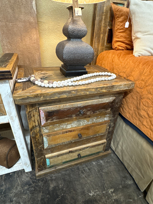 F4 Estefania night stand