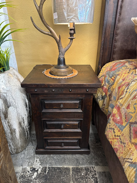 F4 Felicia Plain Night Stand w Nails