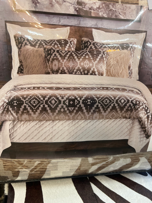 HE Chalet Aztec KS Comforter
