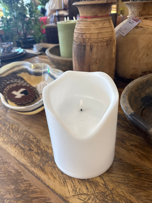 Sm White outdoor candle 6.3*7.9