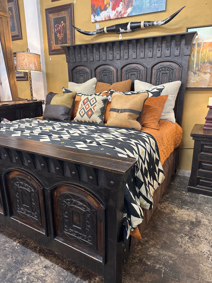 F4 FELICIA CARVED KS BED OLDWOOD & BLACK