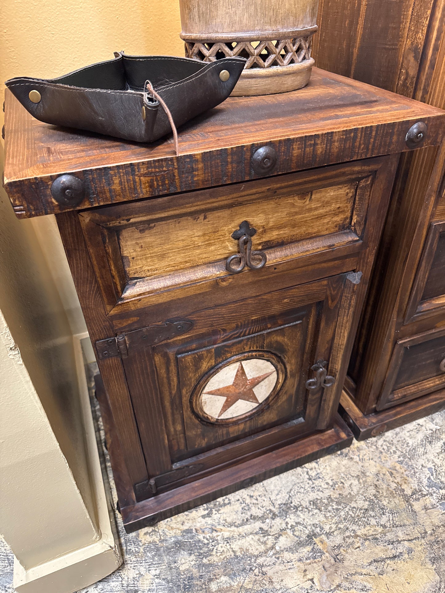 LR Bur 01 Night Stand w Star